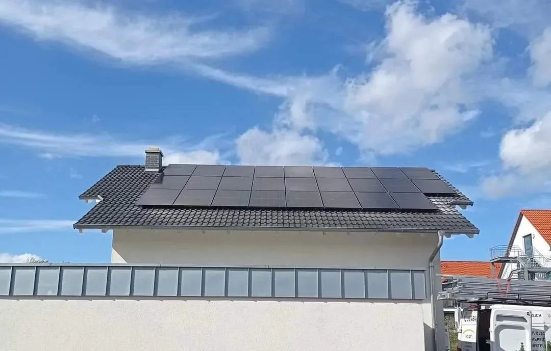 International project| YC solar full black aesthetics high-efficiency photovoltaic module encounters distributed households of German