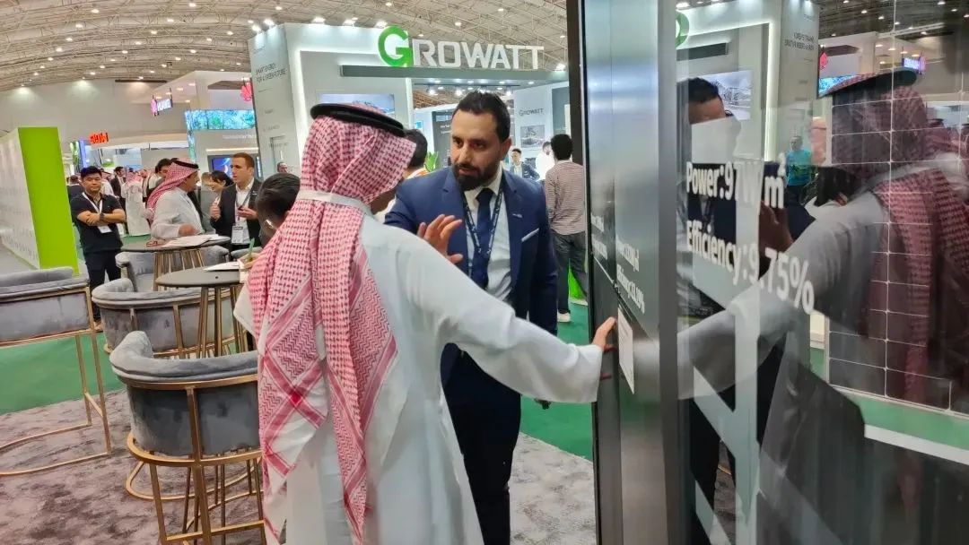 Yingli Group smart PV products appear at the Saudi Solar Energy Exhibition